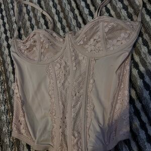 Elegant Lace Bustier in Cream